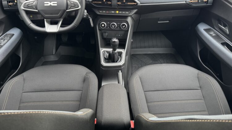 Sandero8657 palubovka